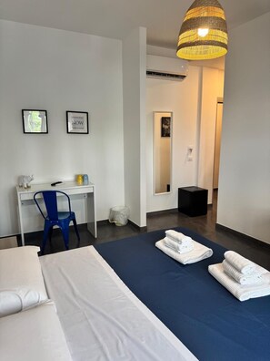 Quarto casal ou duplo básico, sacada