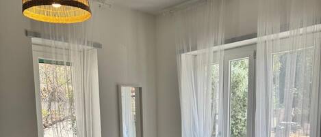 Kahden hengen perushuone (yksi tai kaksi sänkyä), parveke