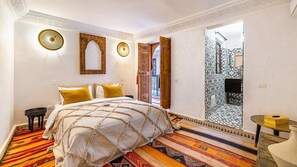 Comfort Room, Patio | Laptop workspace, iron/ironing board, free WiFi - Riad Dar Lghizlane (Marrakech)