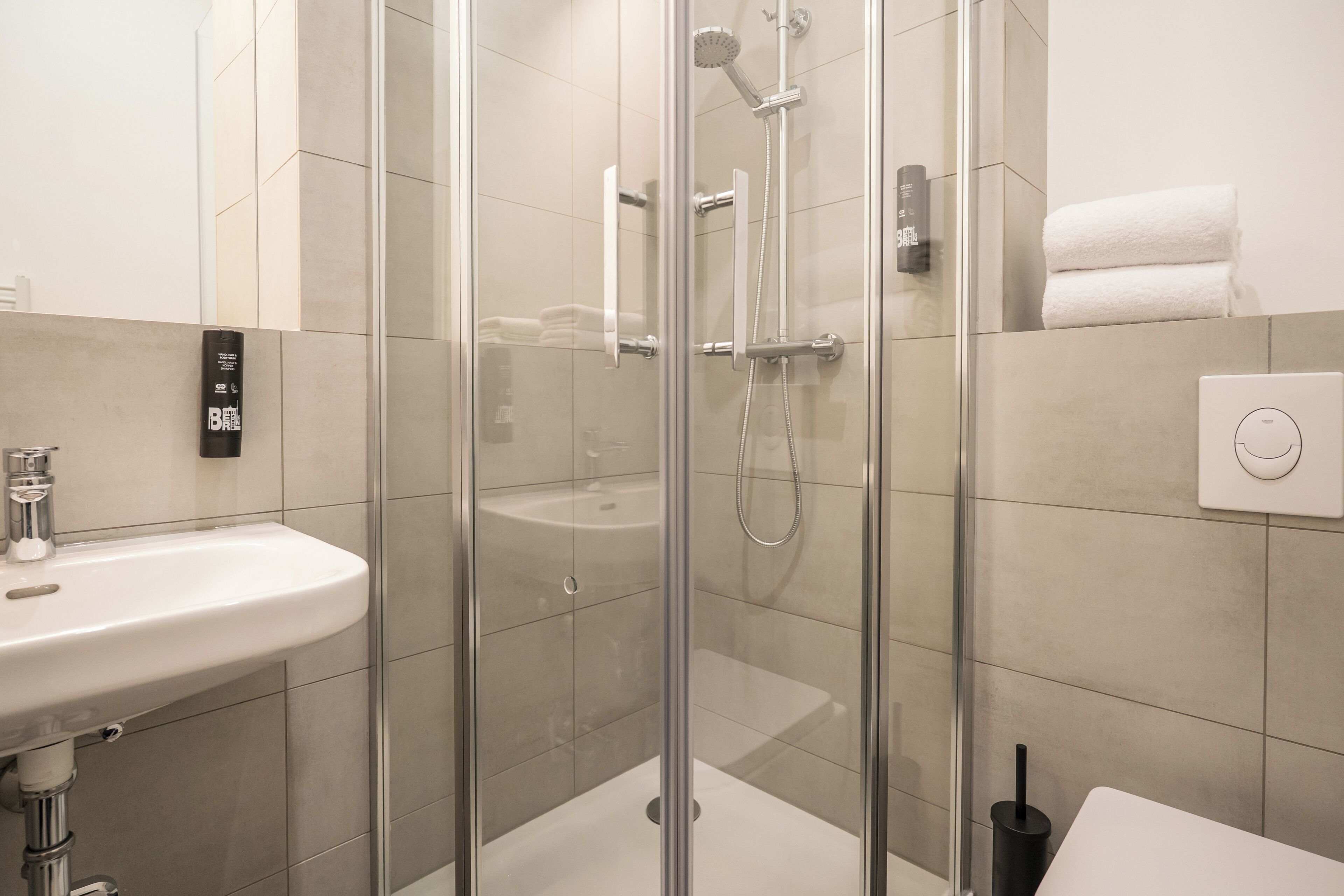 Deluxe Studio | Bathroom