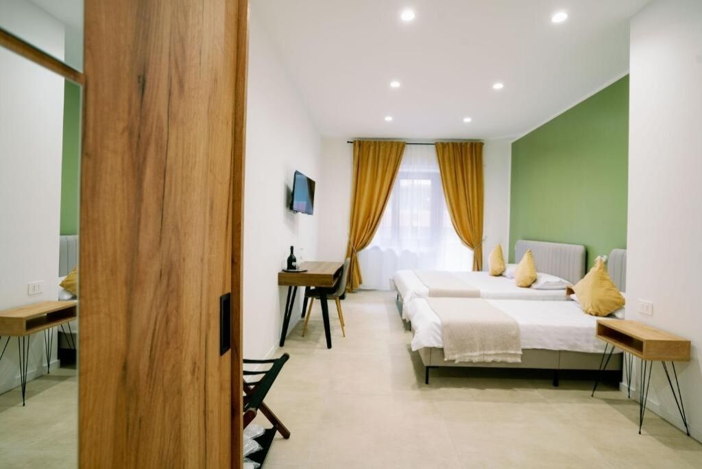 3 chambres, coffres-forts dans les chambres, fer et planche à repasser