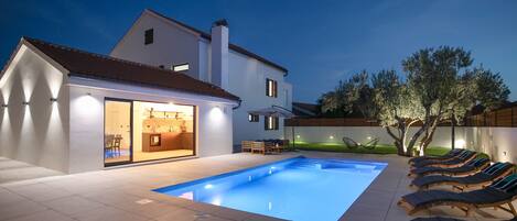 Outdoor pool, a heated pool