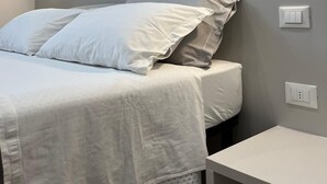 1 bedroom, desk, WiFi (free), bed sheets - Pertichetti Living room 2 (Foligno)