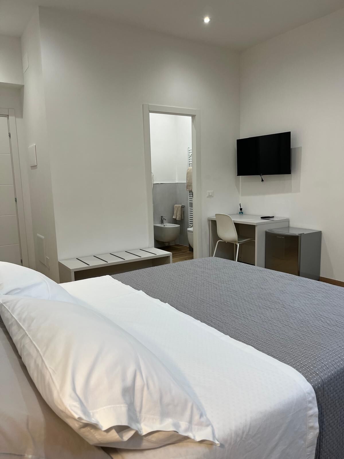 1 bedroom, desk, free WiFi, bed sheets