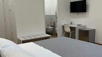 1 bedroom, desk, free WiFi, bed sheets