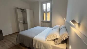 1 bedroom, desk, free WiFi, bed sheets