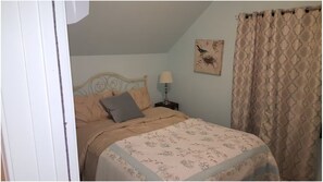 Iron/ironing board, internet, bed sheets - Nice Loft apartment with air conditioning in beautiful Great Falls Montana. (Great Falls)