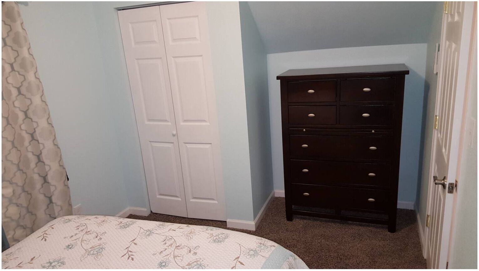 Tabla de planchar con plancha, Internet, ropa de cama