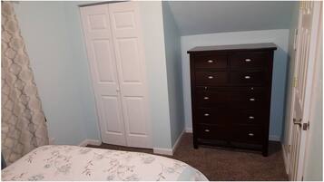 Iron/ironing board, internet, bed sheets