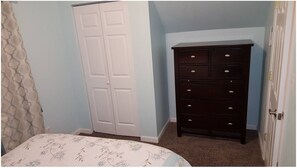 Iron/ironing board, internet, bed sheets - Nice Loft apartment with air conditioning in beautiful Great Falls Montana. (Great Falls)