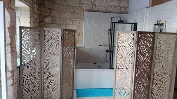 Doccia, set di cortesia gratuito, asciugacapelli, asciugamani