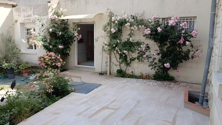 Property grounds. Guest Room “Chambre Hirondelle” with Shared Terrace, Private Garden & Wi-Fi