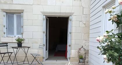 Chambre dâhĂŽtes « Chambre Hirondelle » avec terrasse partagĂ©e, jardin privĂ© et Wi-Fi