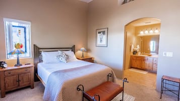 Una scrivania, ferro/asse da stiro, Wi-Fi gratuito, lenzuola