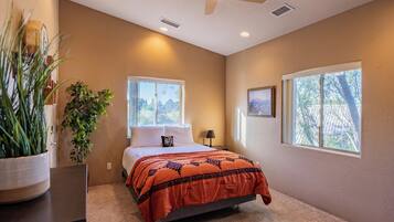 3 bedrooms, desk, iron/ironing board, free WiFi
