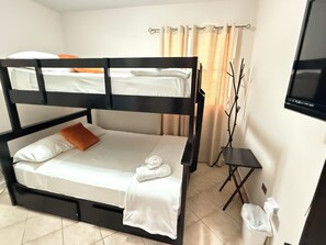 3 Schlafzimmer, Zimmersafe, Bügeleisen/Bügelbrett, kostenloses WLAN