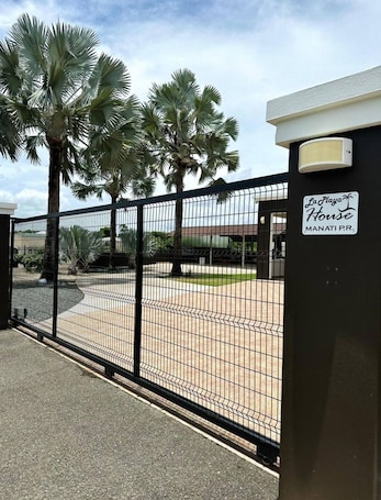 Property grounds. LaPlaya House 5 minutes from the best beaches! Ideal house for families