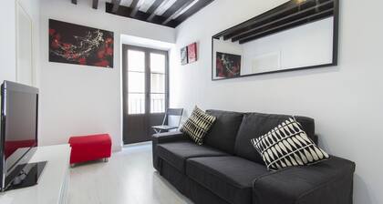 Black&white Apartment Minimum 30 Nights