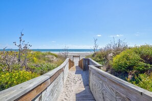 Beach nearby - No Agenda Hacienda QUARTER MILE WALK TO BEACH (Port Aransas)
