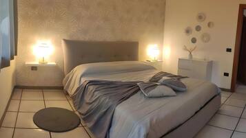 Bügeleisen/Bügelbrett, WLAN, Bettwäsche