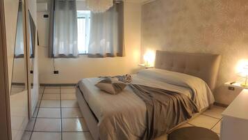 BĂŒgeleisen/BĂŒgelbrett, WLAN, BettwĂ€sche