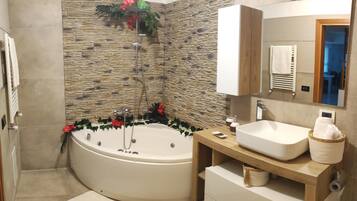 Dusche, Haartrockner, HandtĂŒcher