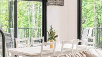 Televisie en een open haard