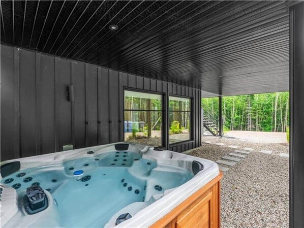 Indoor spa tub - Hôtel à la maison - Chalet Yasumi (Petite-Rivière-Saint-François)