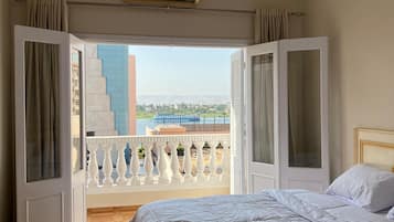 Fer et planche Ă repasser, accĂšs Internet, draps fournis