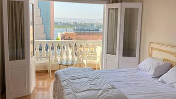 Fer et planche Ă repasser, accĂšs Internet, draps fournis