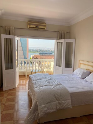 Fer et planche à repasser, accès Internet, draps fournis