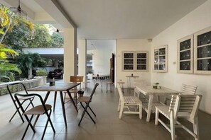 Outdoor dining - DoubleTree House (Chiang Mai)