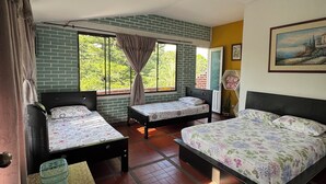 3 bedrooms, iron/ironing board, internet, bed sheets