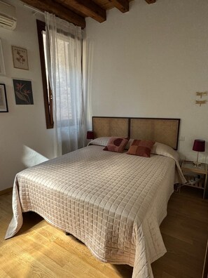 2 soverom, lydisolert, strykejern/-brett og wi-fi