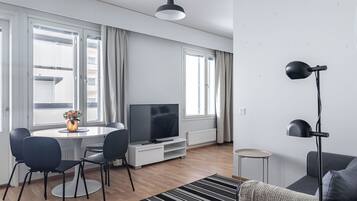 Comfort Studio, Balcony, Courtyard View | Living area