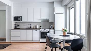 Comfort Studio, Balcony, Courtyard View | In-room dining