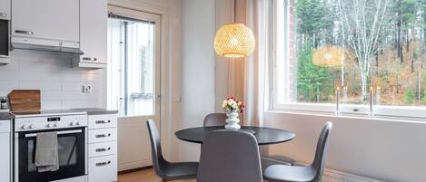 Comfort Apartment, Balcony | In-room dining