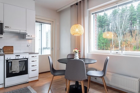 Comfort Apartment, Balcony | In-room dining