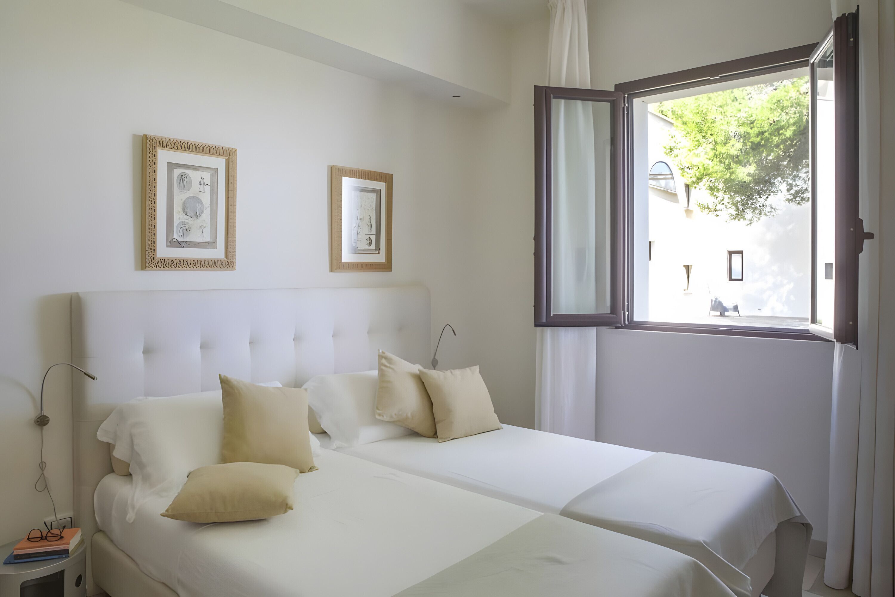 7 chambres, fer et planche à repasser, Wi-Fi, draps fournis