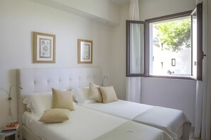 7 chambres, fer et planche à repasser, Wi-Fi, draps fournis