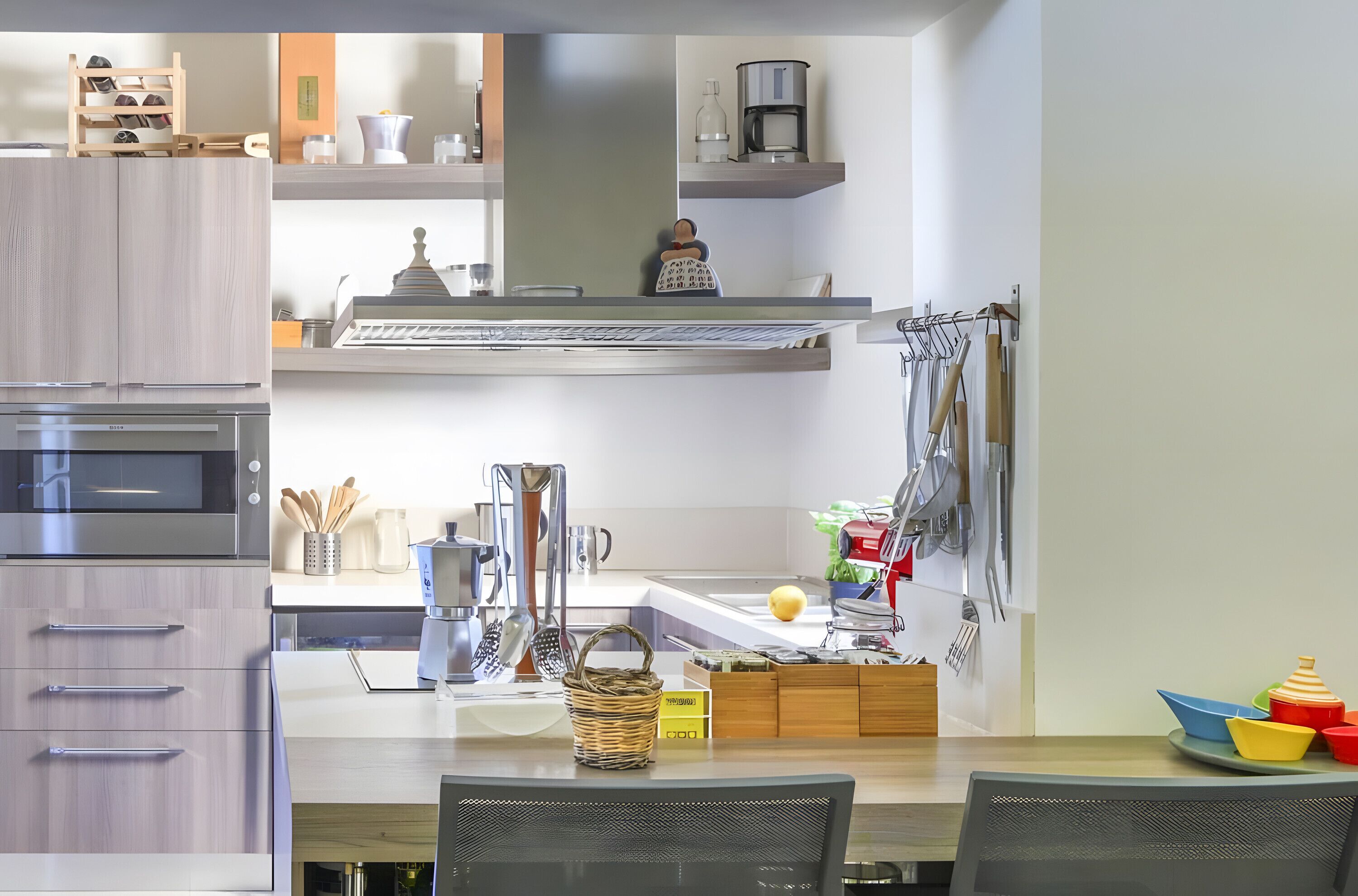 Frigorifero, microonde, forno, piano cottura