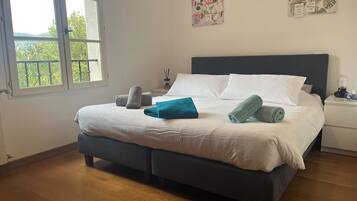 Quarto casal luxo, ar-condicionado | Wi-Fi de cortesia, roupa de cama