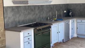 Réfrigérateur dans l'espace commun, micro-ondes dans l'espace commun