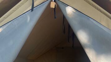 Hypo-allergenic bedding, free WiFi, bed sheets