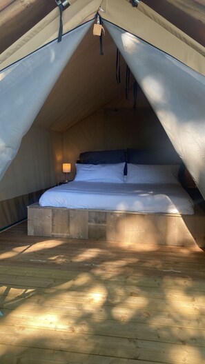 基本帳篷 | 防敏寢具、免費 Wi-Fi、床單