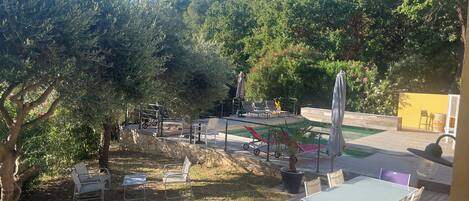 Deluxe Double Room, 1 Bedroom, Air conditioning, Pool View | BBQ/picnic Area