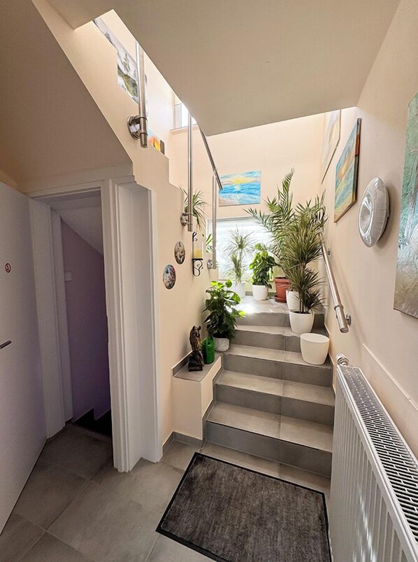 المنشأة من الداخل