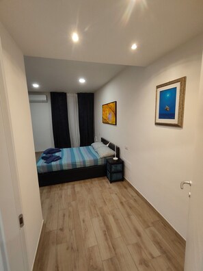 Bügeleisen/Bügelbrett, WLAN, Bettwäsche