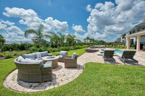 Terrace/patio - Luxury 9BR Villa Near Disney  Private Pool, Spa & Game Room (Kissimmee)