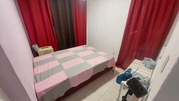 Ferros/tábuas de passar roupa, acesso à internet, roupa de cama